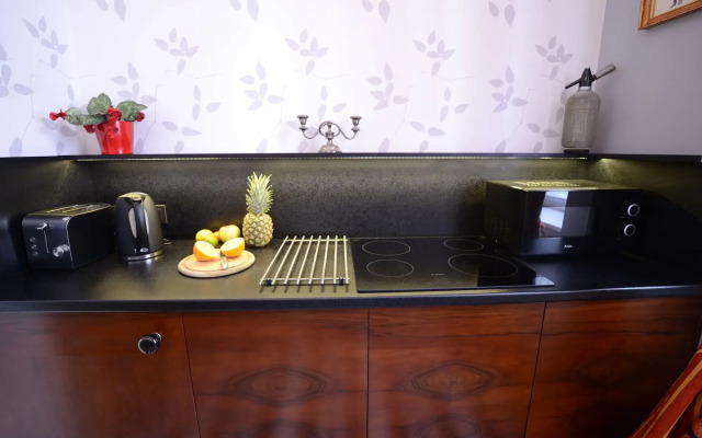 Crystal Suites Old Town