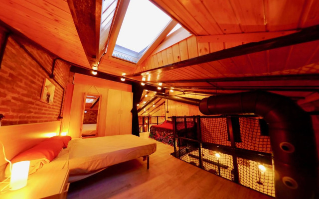 Old Fisherman's House in Malvarrosa Beach