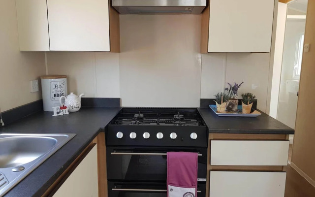 Pool-garden-2br-parking-wifi-sleeps6