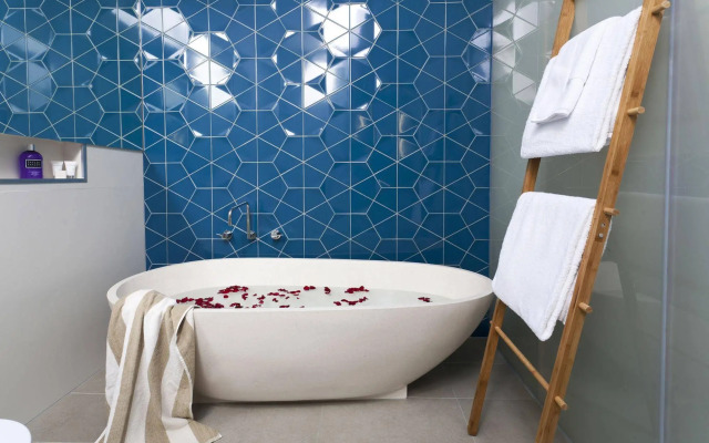 Aquabelle Apartments