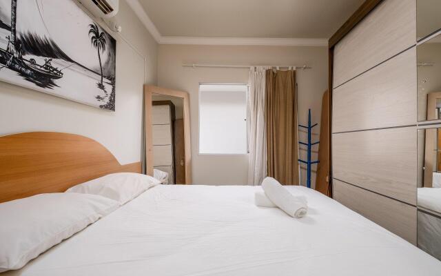 Linda casa de 2 andares c/churrasq RJG011