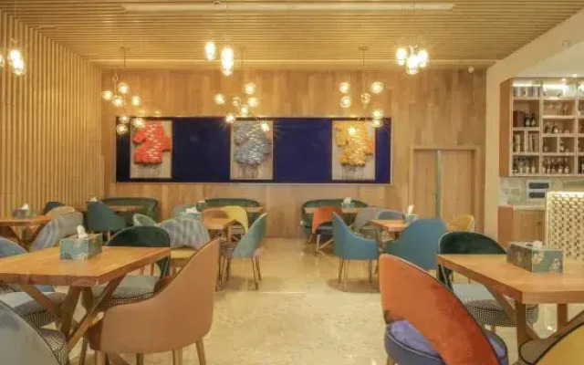 Yigang Jinma Hotel