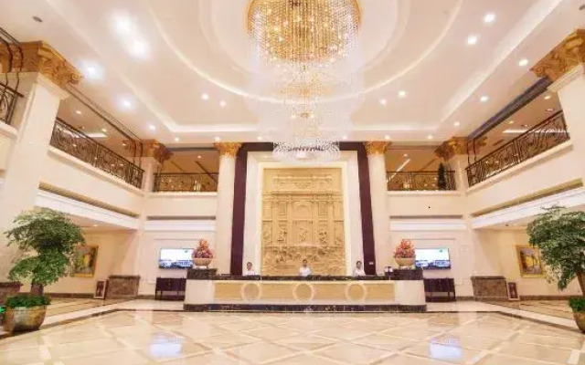 Hong bin Red Lotus Lake Hotel