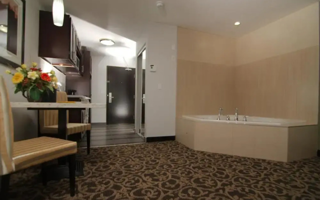 Paradise Inn and Suites - Redwater