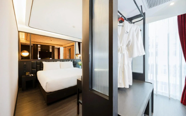 The Gravitique Hotel Khaosan