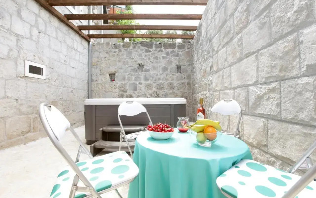 Stone Villa Rea