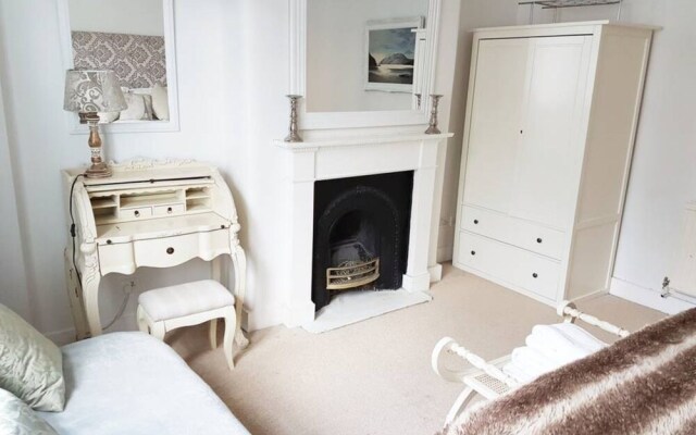 Beautiful Battersea 2 Bedroom Garden Flat