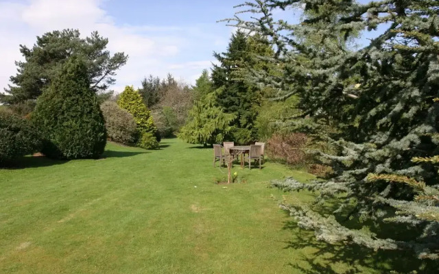 Eight Acres Hotel