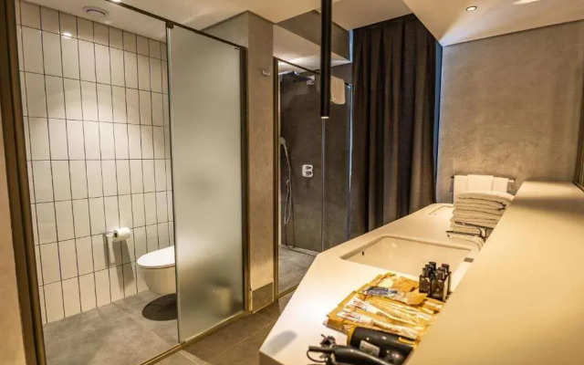 Four Hills Hotel