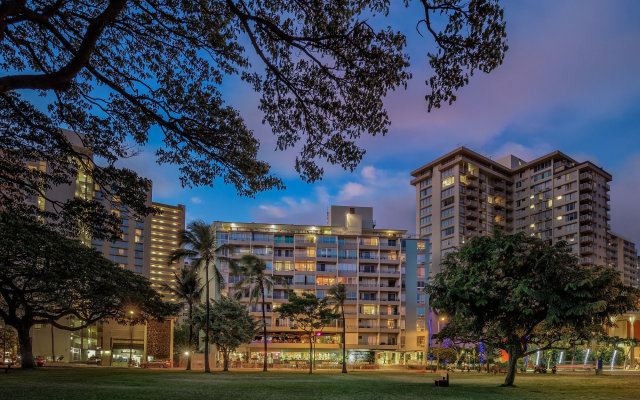 CASTLE at Waikīkī Grand