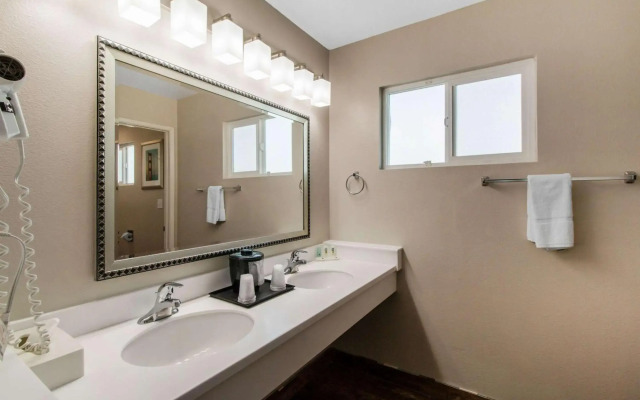 Ramada Bayside Inn & Suites Eureka