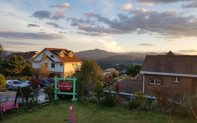 Pyeongchang Pungcharang Herbrang Pension