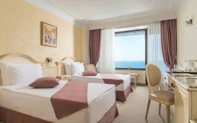 Palace Hotel - Sunny Day Resort