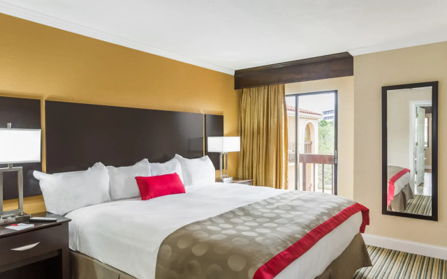 Holiday Inn & Suites Boca Raton - North by IHG