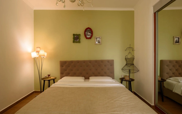 Santorini Suite Home