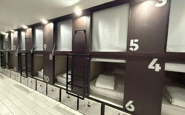 Capsule hotel Old Fox