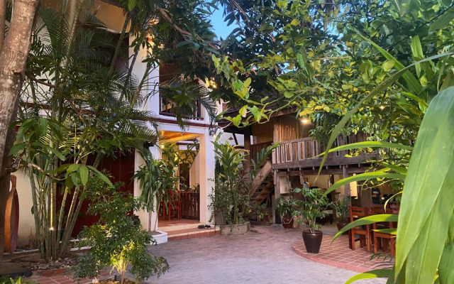 Lao Lu Lodge