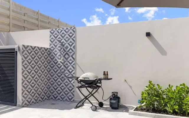 NEW Lux 4BR Villa w Private Pool Walk to Beach