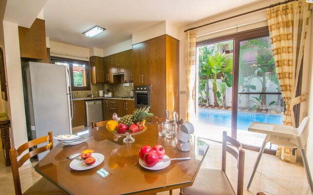 Ismini Lagoon Villa