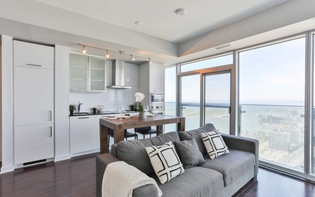 Stylish Modern Condo in Old Toronto