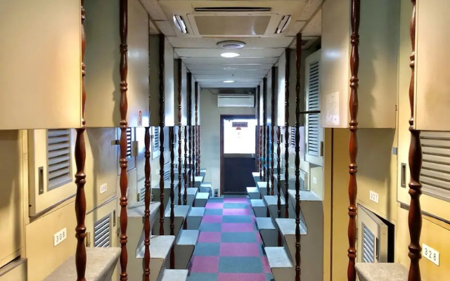 Capsule Hotel Block Room