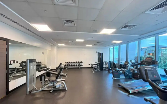 Stylish Marina-front 2BR Near Top Attractions