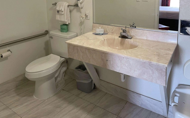 Econo Lodge near the Blue Ridge Parkway I-77