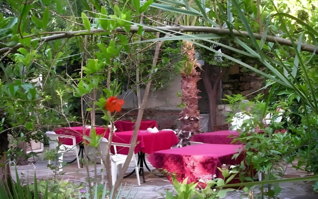 Yukser Hostel