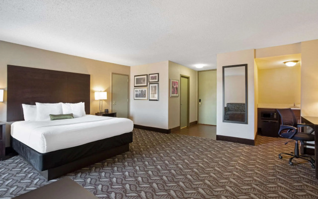 La Quinta Inn & Suites by Wyndham Springfield MA