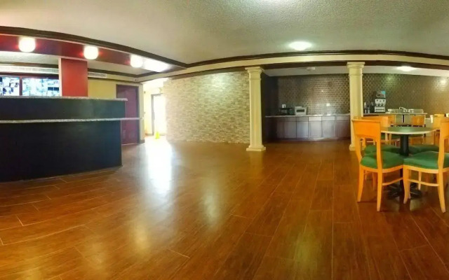 Red Roof Inn & Suites Houston - Hobby Airport
