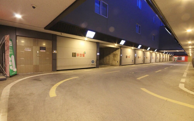 H Drive Hotel