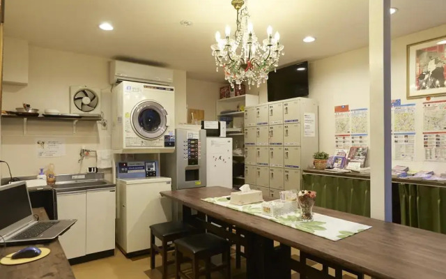 Hotel 3000 Jyuraku - Hostel