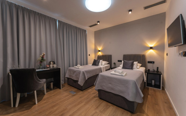 Sky & Sun Luxury Rooms