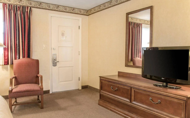 Quality Inn Breeze Manor