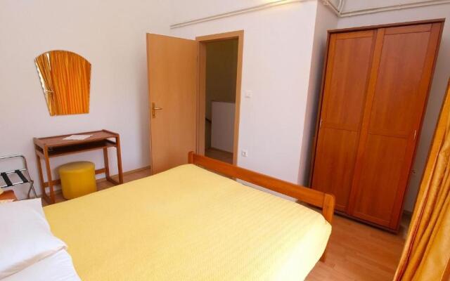 Apartment with 4 Bedrooms 446