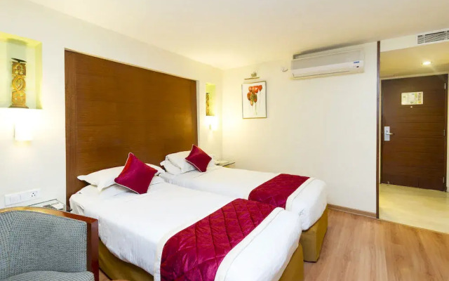 OYO Premium Cunningham Road
