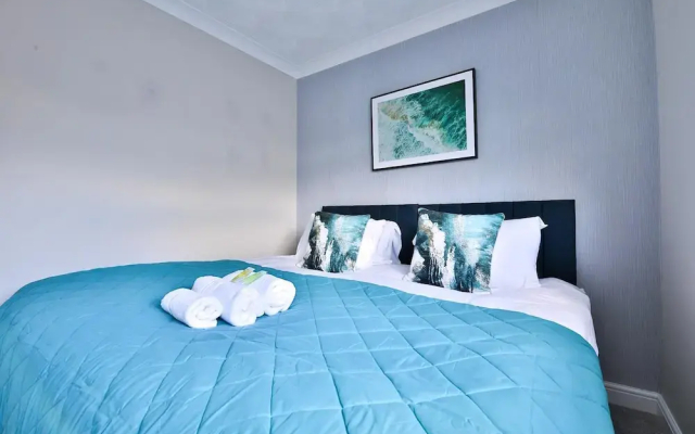 Spacious 3 Bed Home With Pool Table
