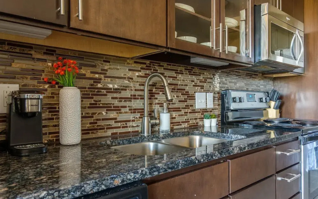 FRONTDESK 5755 Hermann Park Apts Downtown Houston