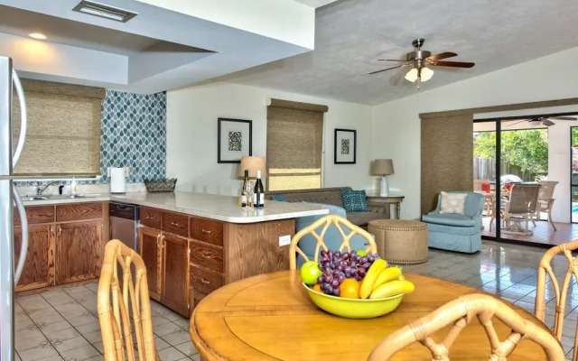 Avanti Vacation Rental, Relaxing 3-BR Retreat with Private Pool Minutes from Vanderbilt Beach and Delnor-Wiggins State Park. Enjoy Southern Exposure, BBQ Area, and Pet-Friendly Comfort