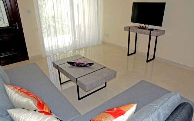 2BR Maisonette Pool - Walk to Beach