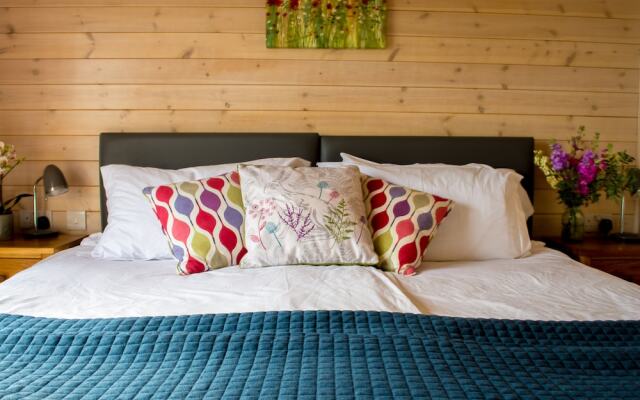 Moonrise Lodge - Swallow Lodge
