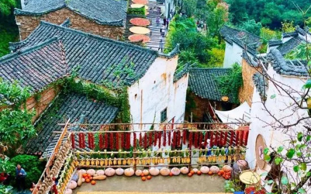 Wuyuan · Tranquil Time: Day Coffee & Night Wine Vacation Guesthouse (Huangling Scenic Area Branch) – Outside – Shangrao
