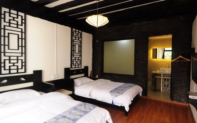 Lijiang Warm Flowers Guesthouse