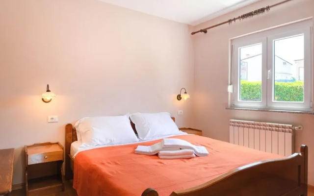Modern apartment with pool, free Wi-Fi and air conditioning, ideal for a couple - Apartment in Porec - Photo 2