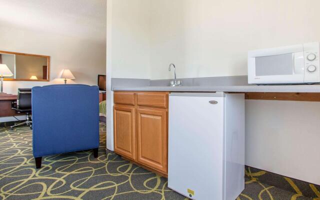 Comfort Inn Muscatine near Hwy 61