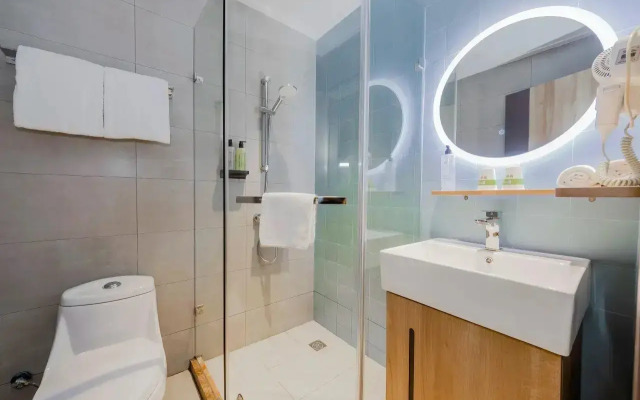 Homeinn · neo (Shanghai Pudong Lianyang New International Expo Center Shanghai Science and Technology Museum Subway Station)