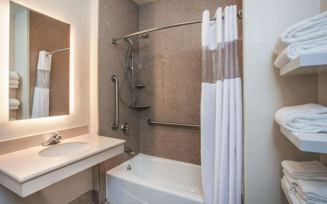 La Quinta Inn & Suites by Wyndham Dublin - Pleasanton