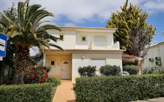 Rent Villa and Apartment in Oasis Parque Country Club, Nr. Portimao, Algarve