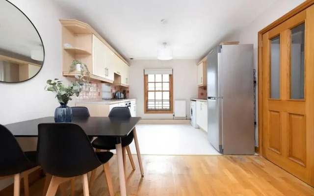 Bright&Cosy Flat near Scottish Gallery
