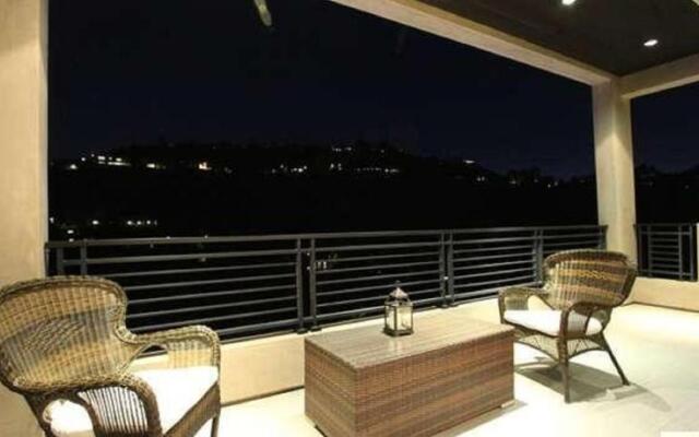 Zorada - Private Hollywood Hills Luxury With Endless Amenities and City Views